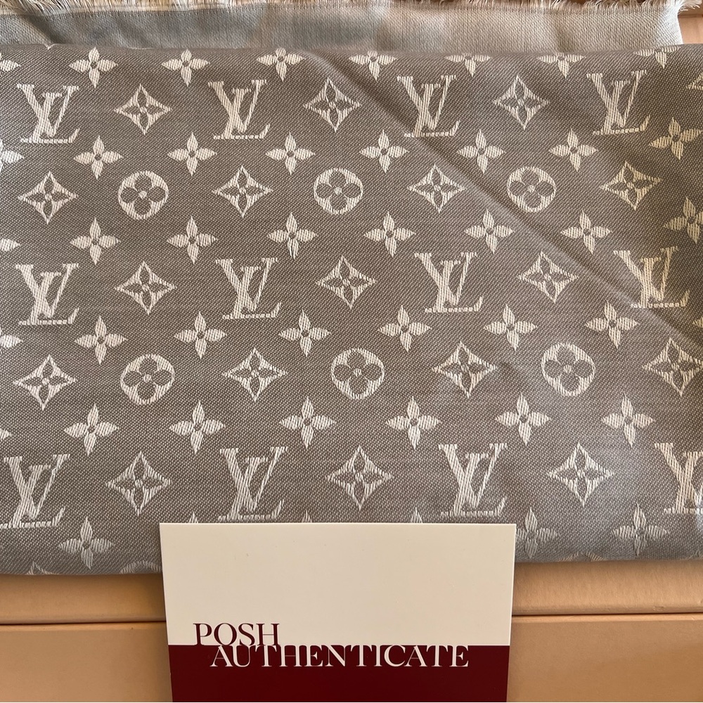 Authentic Louis Vuitton Grey Monogram Shawl/Scarf Pashmina. Worn once.